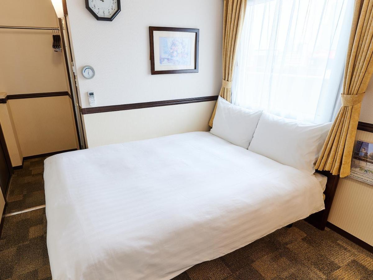 Toyoko Inn Osaka Shinsaibashi Nishi Buitenkant foto